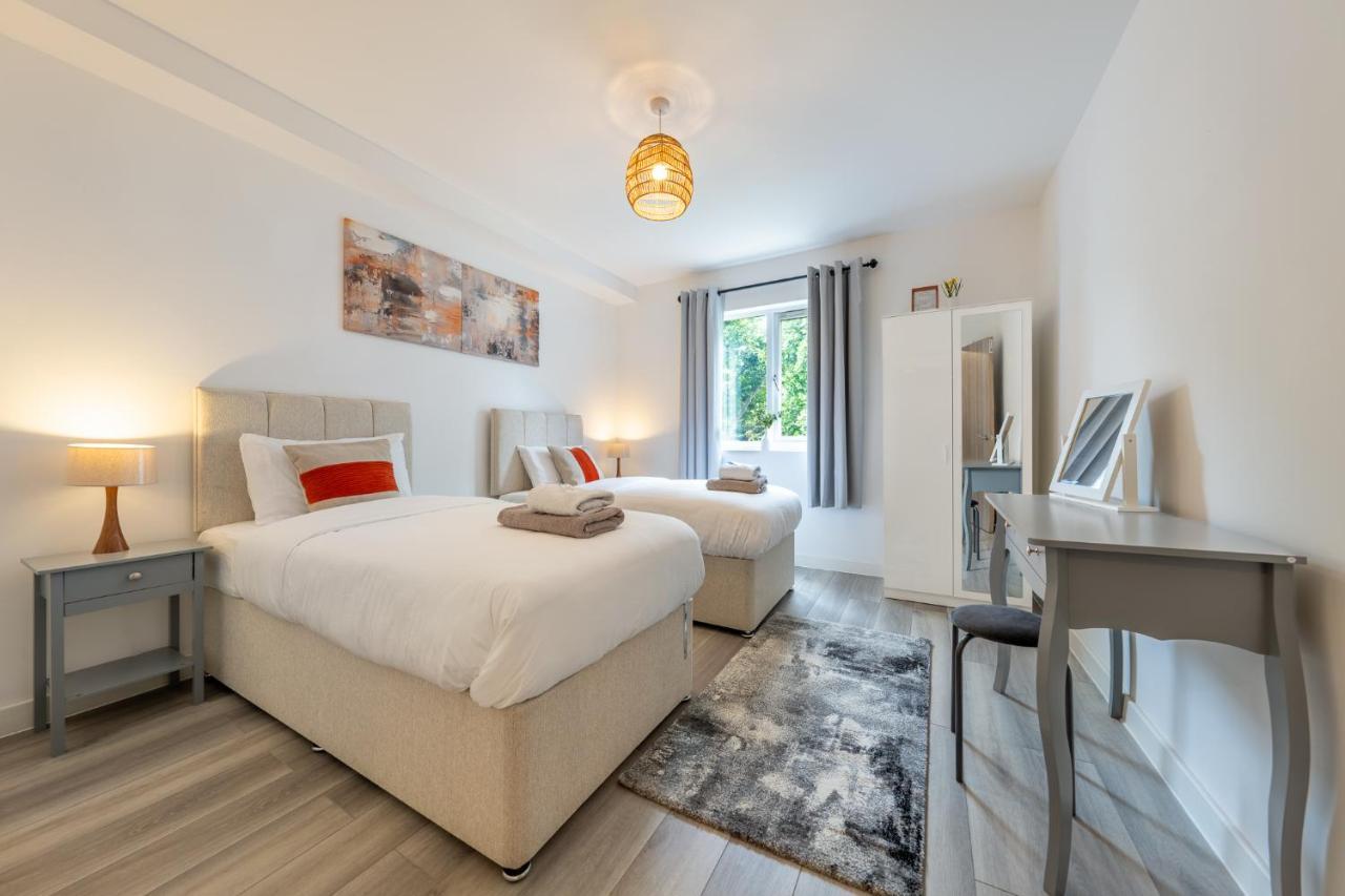 Ashview 6 - Heathrow - Windsor - Free Parking Apartment Staines-upon-Thames Exterior photo